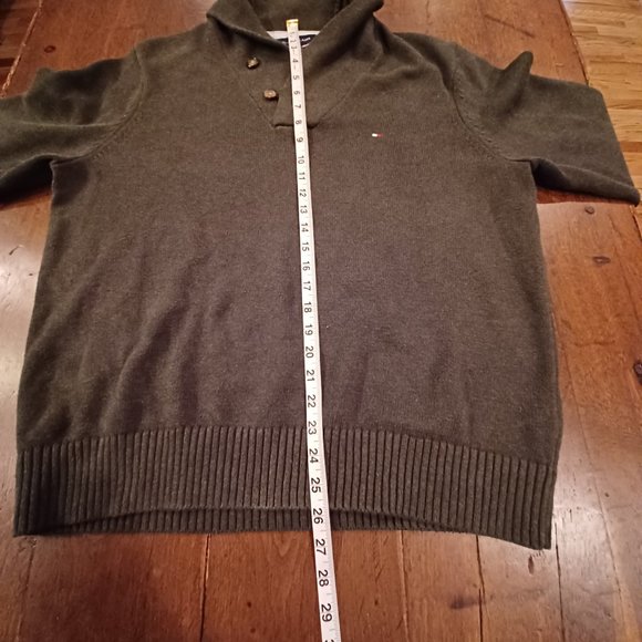 Tommy Hilfiger shawl-collar green sweater.  Tagged Large. - Picture 6 of 6